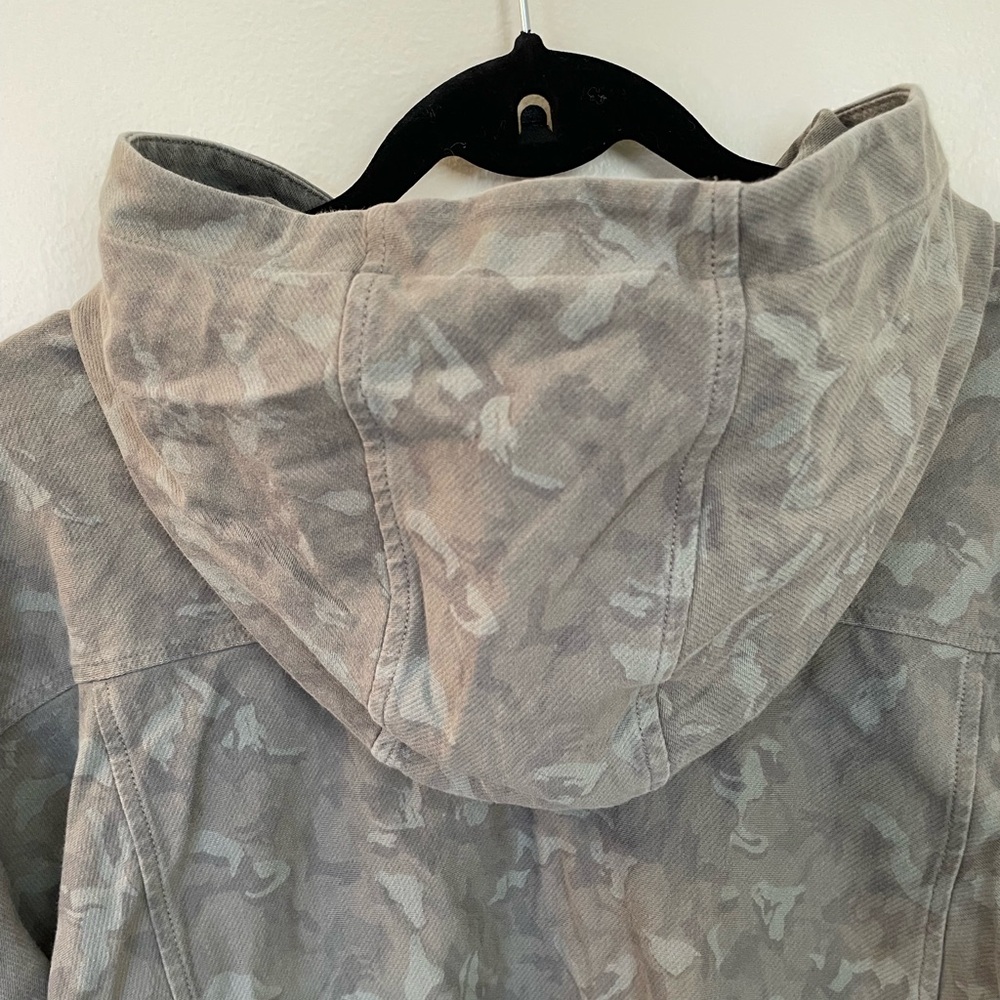 Athleta | Farallon Camo Cropped Sweatshirt | Size XS - Picture 10 of 12